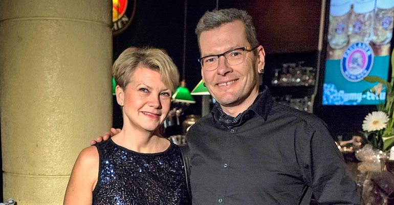 Sami Garam riiteli Nina-vaimonsa kanssa.