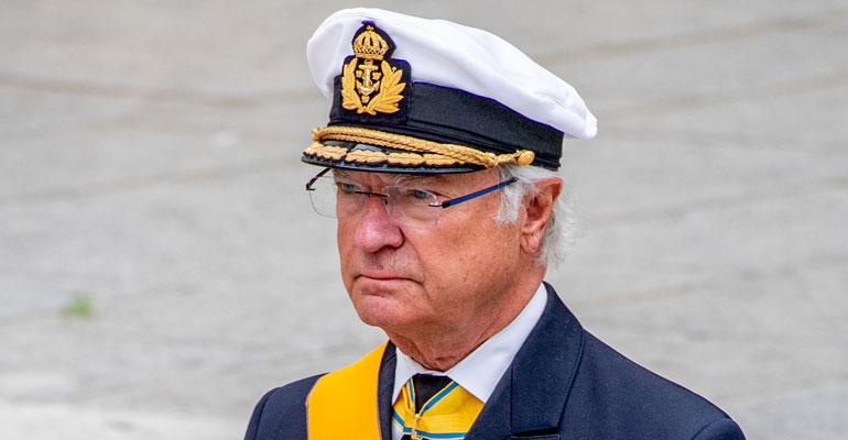 Kaarle Kustaa joutui vesisateeseen.