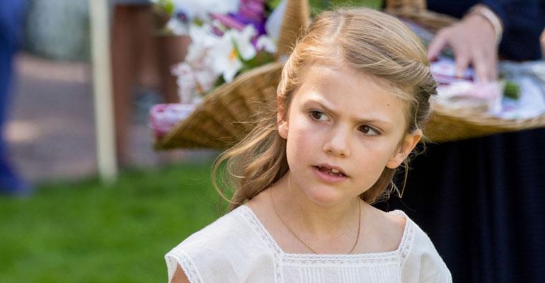 Prinsessa Estelle harjoitteli pyörätuolilla.