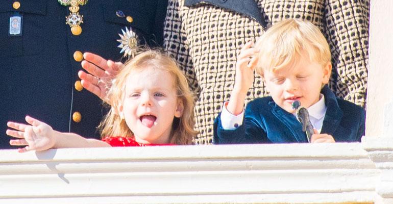 prinsessa Gabriella ja prinssi Jacques muistuttavat vanhempiaan