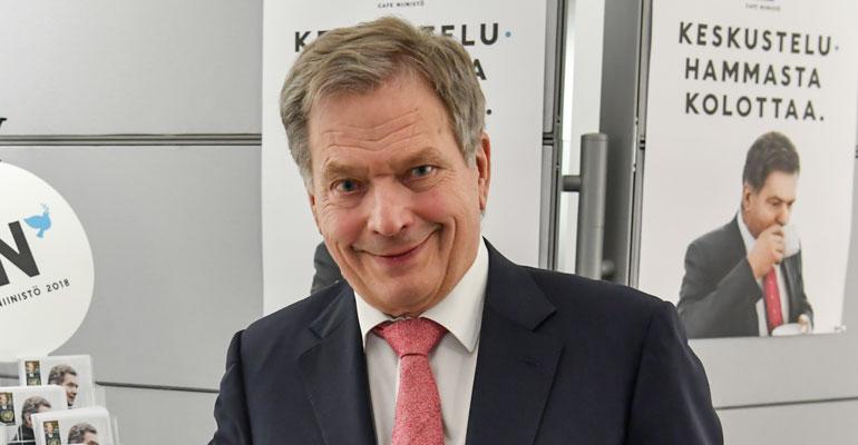 Sauli Niinistö osti kirjoja.