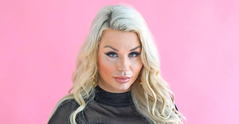 Sofia Immonen juhli laivalla.