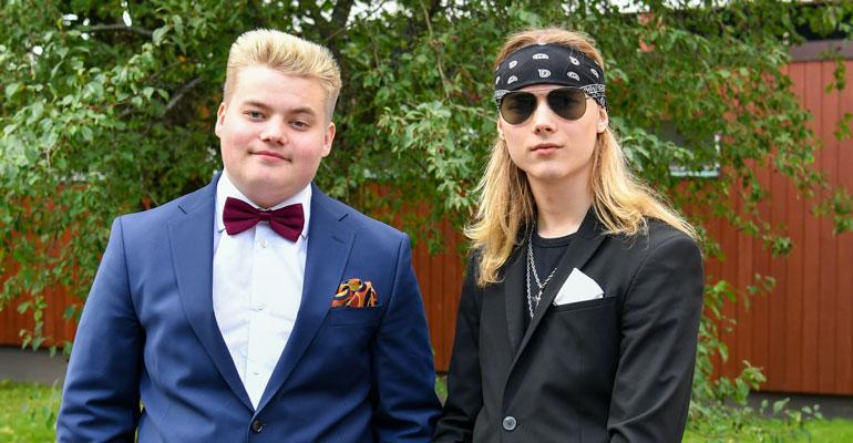 Matias ja Mikael Mikkonen ovat ylpeitä Nina-äidistään.