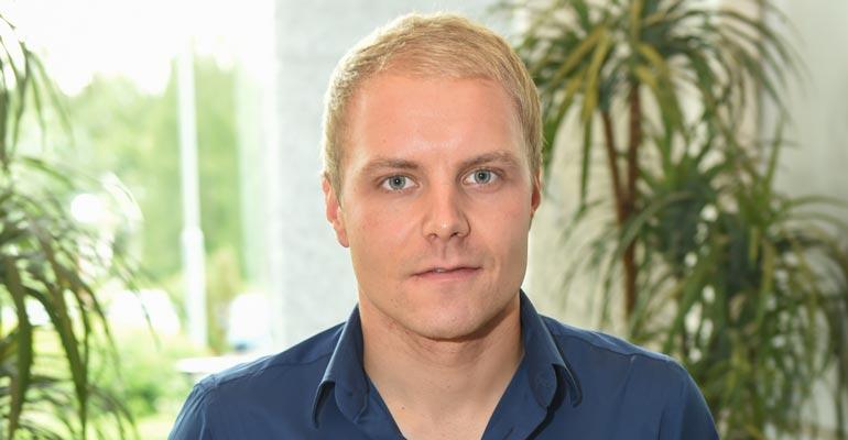 Valtteri Bottas näyttäytyi ilman sormusta.