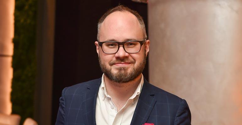 Tuomas Enbuske iski silmänsä missikaunottareen.