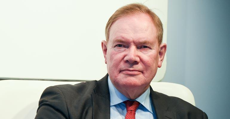 Paavo Lipponen tutustui taiteeseen.