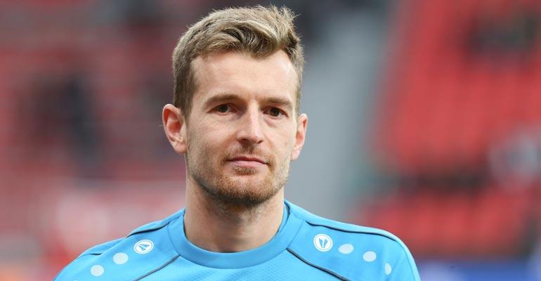 Lukas Hradecky torjui Huuhkajat historiallisesti arvokisoihin.