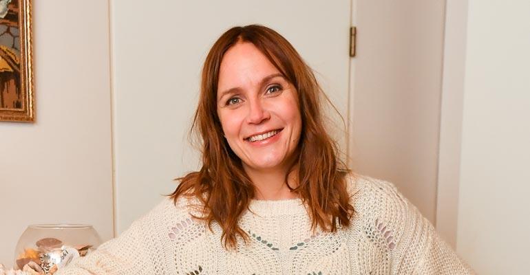 Niina Lahtinen näytteli tyttärensä kanssa.