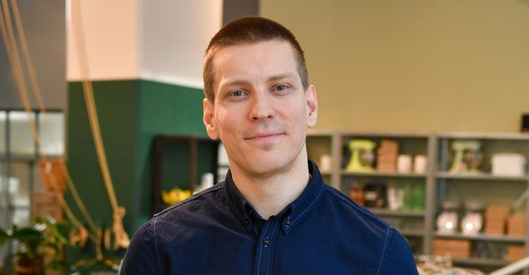 Antti Holma pohtii uravaihtoehtojaan.