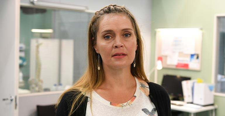 Tiina Lymi kierrättää laskut ulosoton kautta.