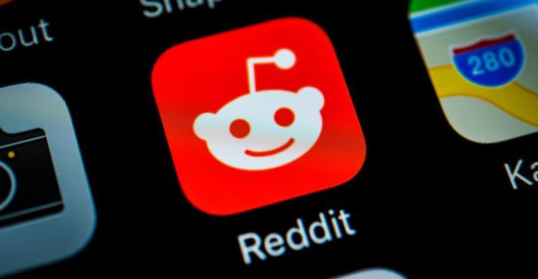 Ihmiset hakevat apua Redditistä.