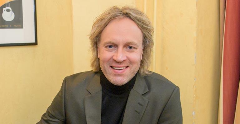 Kari Aihinen laittoi omat rahat likoon.