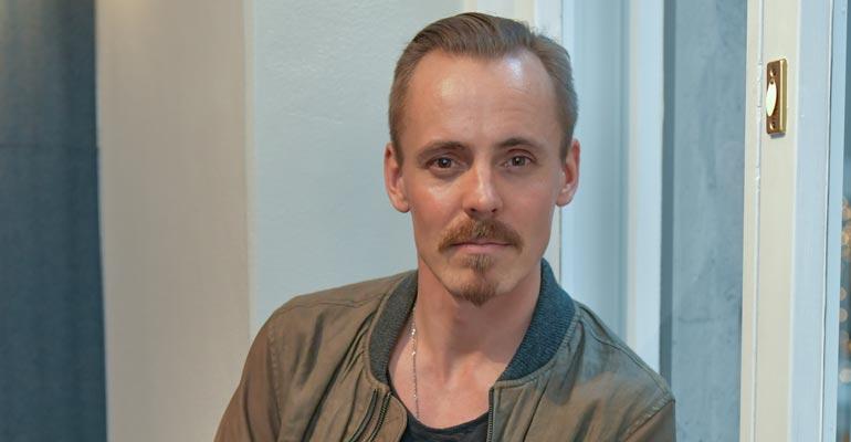 Jasper Pääkkönen asuu edelleen Helsingissä.