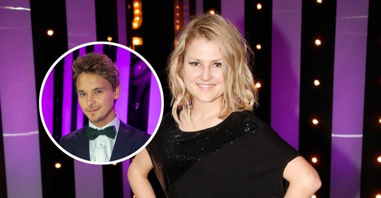 Helmi-Leena suihki vauhdikkaasti sähköpotkulaudalla.