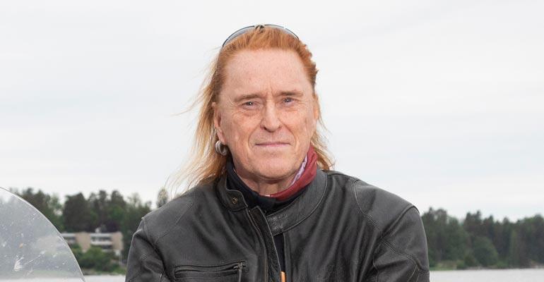 tommi l ntinen viihtyy sinkkuna en edes tied tommi l ntinen viihtyy sinkkuna en edes tied