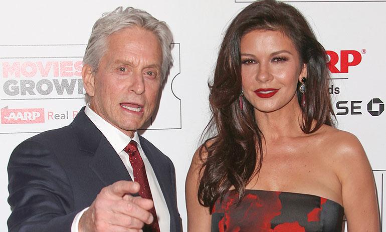 Catherine Zeta-Jones ja michael Douglas punaisella matolla