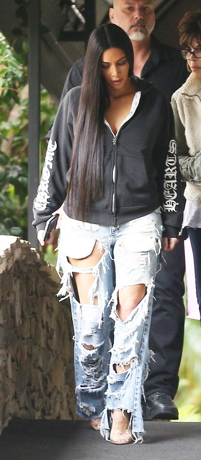 Kim Kardashian kävelyllä