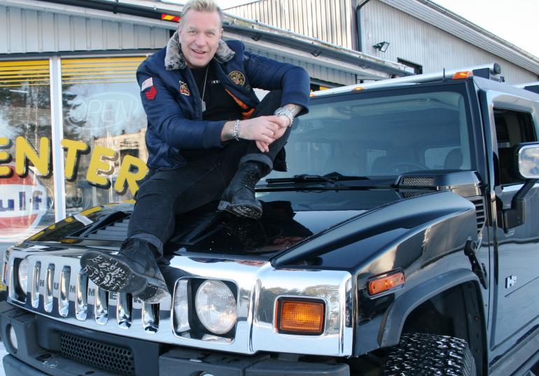 Tauski ja Hummer H2.