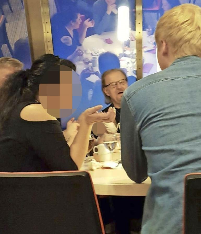 Jope Ruonansuu hoivasi lastaan.