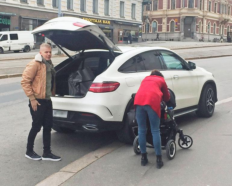 elastinen ja auto