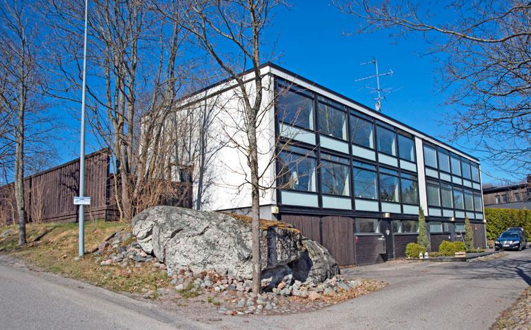 Eevi teittinen myy asuntonsa