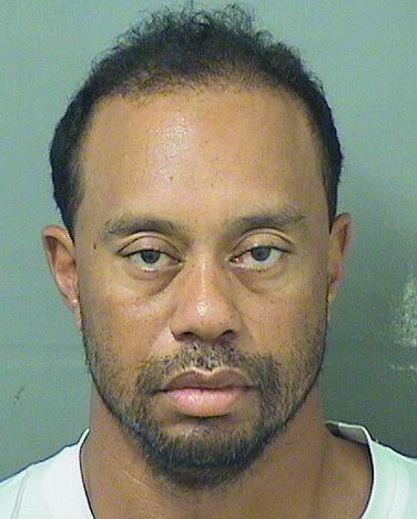 Poliisin julkaisema pidätyskuva 41-vuotiaasta Tiger Woodsista.