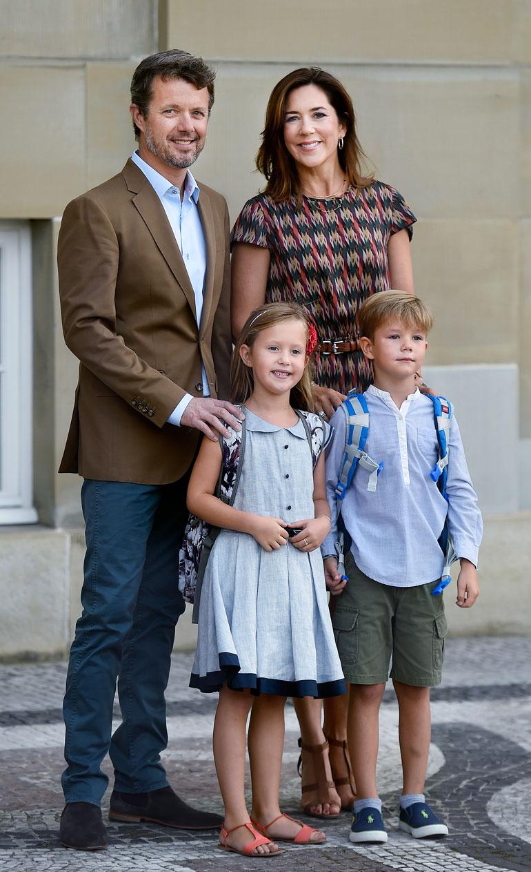 Tanskan kruununprinssipari Frederik ja Mary sekä prinssi Vincent ja prinsessa Josephine