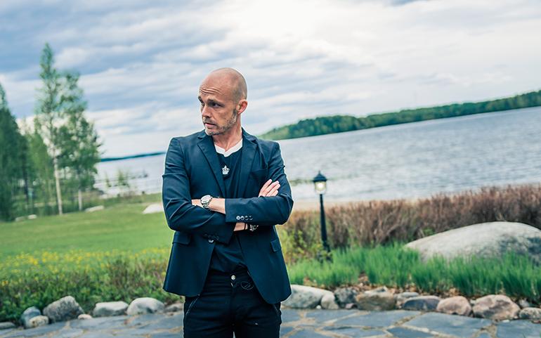 Juha Tapio Vain elämää -kulisseissa