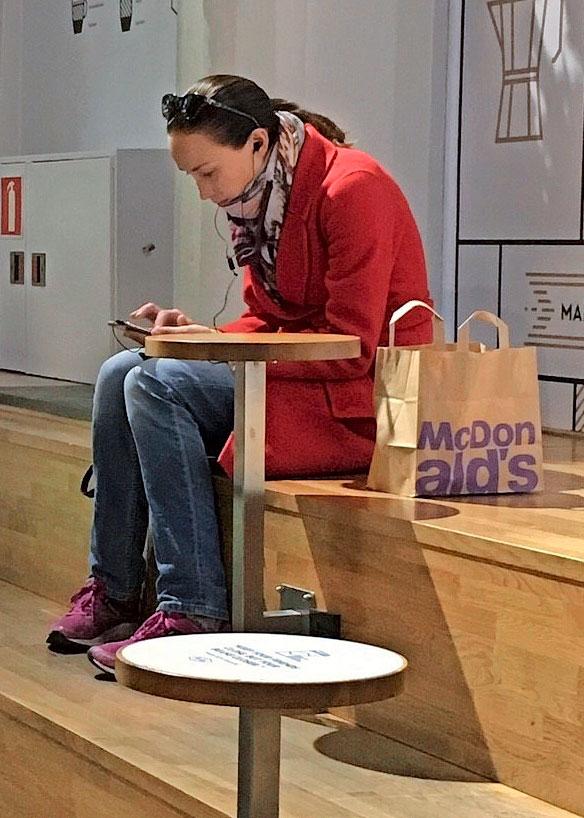 Niina Backman leffassa.