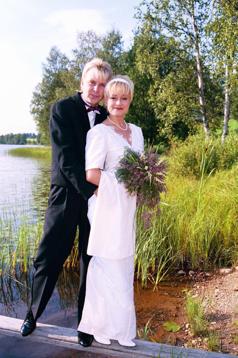 Matti todisti jo 22 vuotta sitten ennakkoluulottomuutensa ja otti käyttöön kolmannen vaimonsa, Sari Paanalan sukunimen.