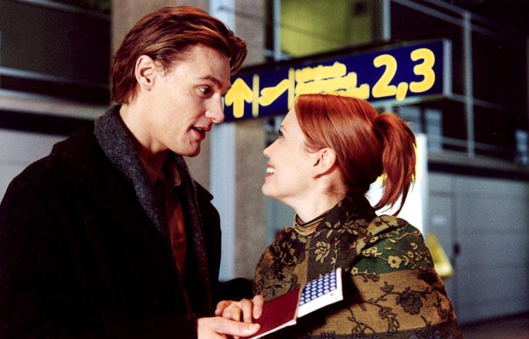 Markus ja Elina lähdössä häämatkalle vuonna 2002 esitetyssä jaksossa. Häämatka päättyi heti alkuunsa järkyttävällä tavalla.