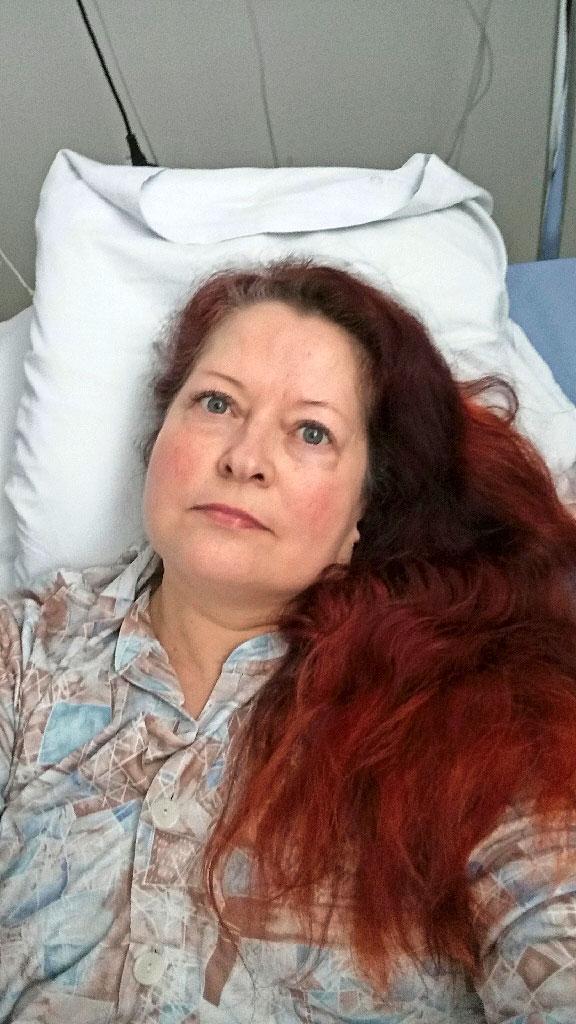 Teija Särkelä aikoo tehdä valituksen ambulanssihenkilökunnan toiminnasta. – He eivät suostuneet ottamaan minua kyytiin vaan tilasivat taksin, Teija kertoo.