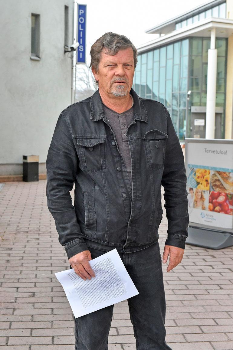 Ari Andersson oli baarikahakan jälkeen yli kuukauden sairauslomalla, koska sai muun muassa murtuman alimpiin kylkiluihin. Hänkin on tehnyt rikosilmoituksen sekä Espanjan että Suomen poliisille.
