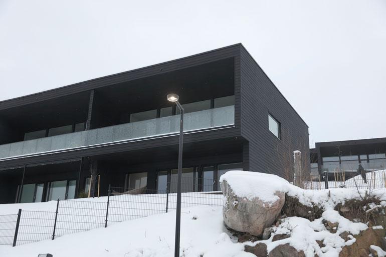Laurin uusi asunto sijaitsee idyllisellä alueella Turun Hirvensalossa. Viiden makuuhuoneen asunnossa on reilusti tilaa tulevalle jälkikasvulle.