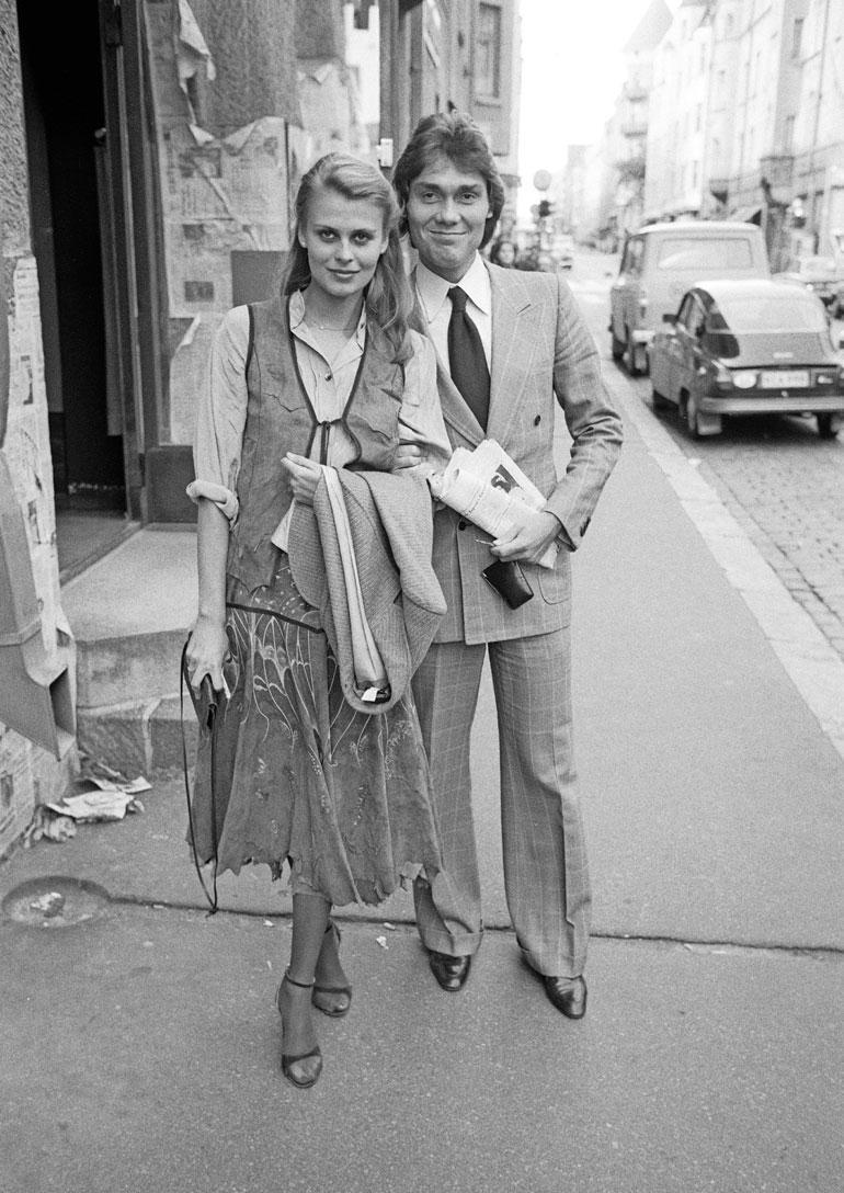 Missi-Anne ja Suihku-Jaska lähdössä viettämään Annen 23-vuotissyntymäpäiviä Helsingissä elokuussa 1978.