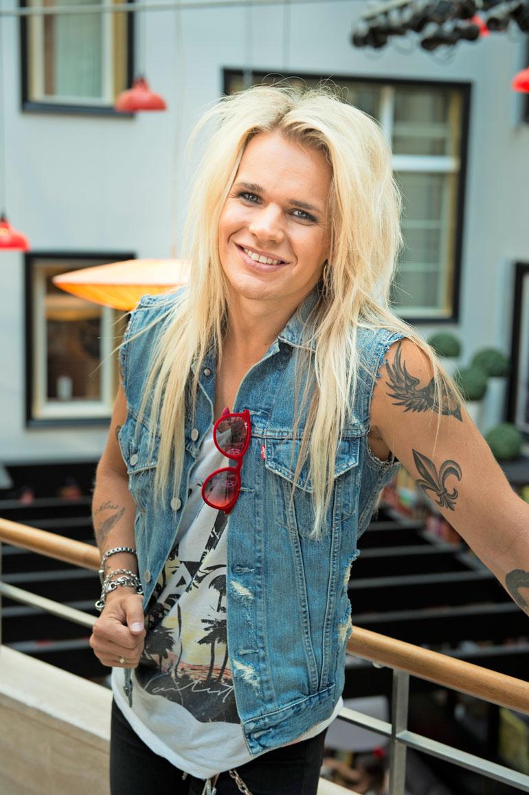 Henriikalla on hyvät välit exäänsä, muusikko Olli Hermaniin.