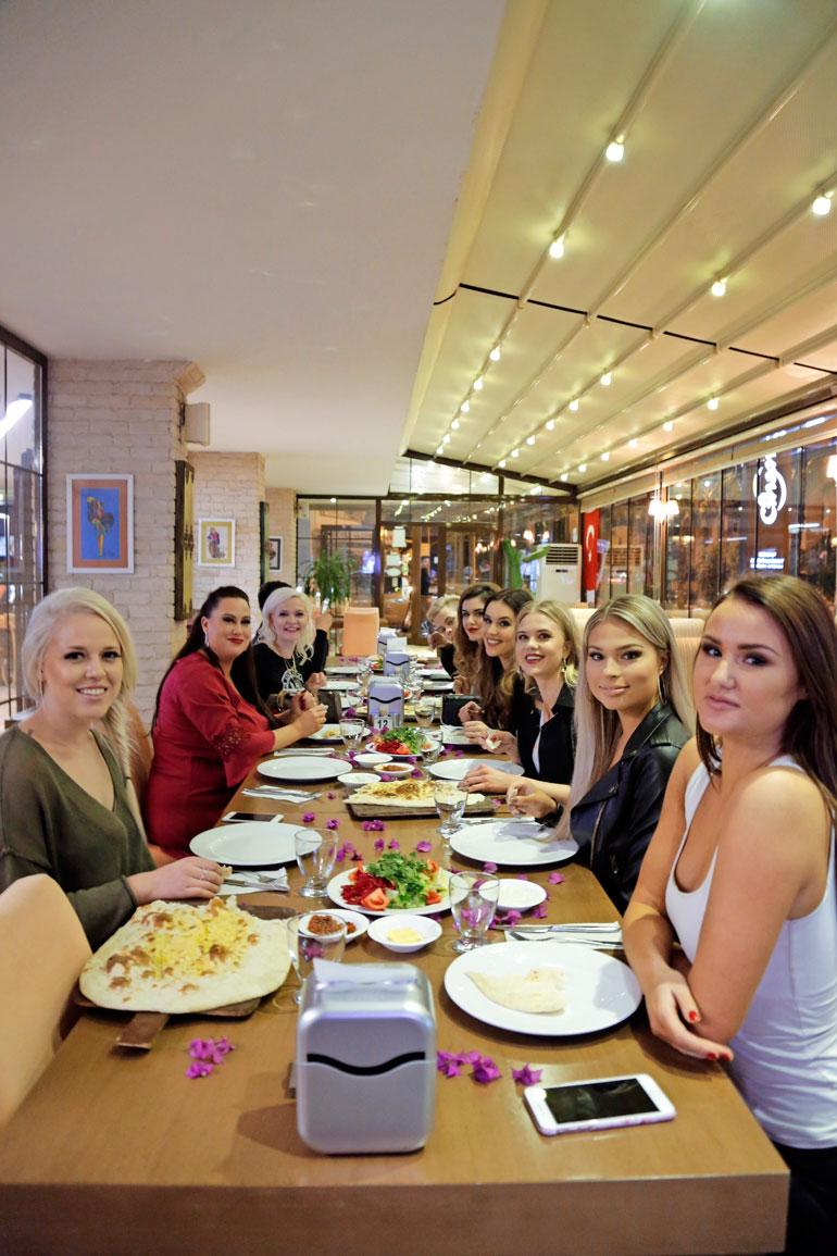 Turkissa mukana olivat (vasemmalta oikealle)Aleksandra Kantola, Niina Kuhta, Sunneva Kantola, Adriana Gerxhalija, Michaela Söderholm, Pihla Koivuniemi, Essi Unkuri ja Beata Papp.