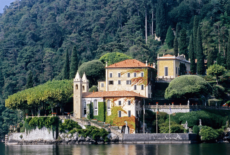 Maailmankuulu, elokuvistakin tuttu Villa del Balbianello sijaitsee Como-järven rannalla.