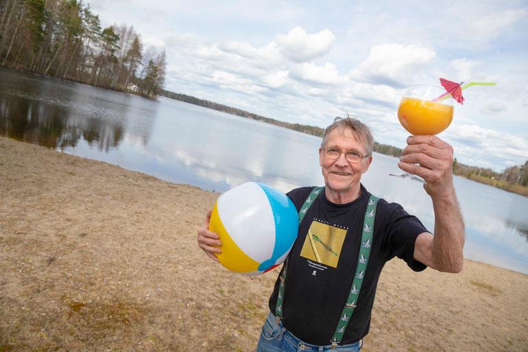 Aurinkoista kesää kaikille! Ahvenprofessori Matti Paasonen ennustaa, että rannoilla kelpaa Suomessa tulevana suvena nautiskella.