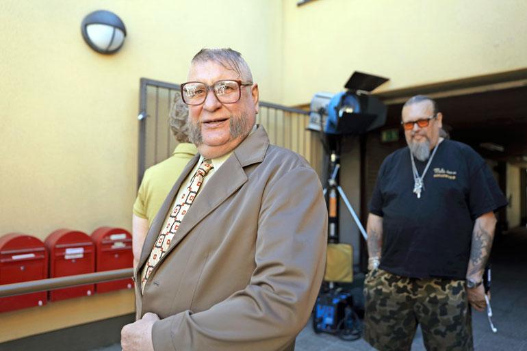 Kari Väänänen nähdään kaupunginjohtaja Homeliuksen roolissa. – En yleensä harjoittele elokuviin ollenkaan, vaan puhun ohjaajan kanssa perusasiat läpi. Teen omaa salaista pientä harjoittelua, Kari kertoi.