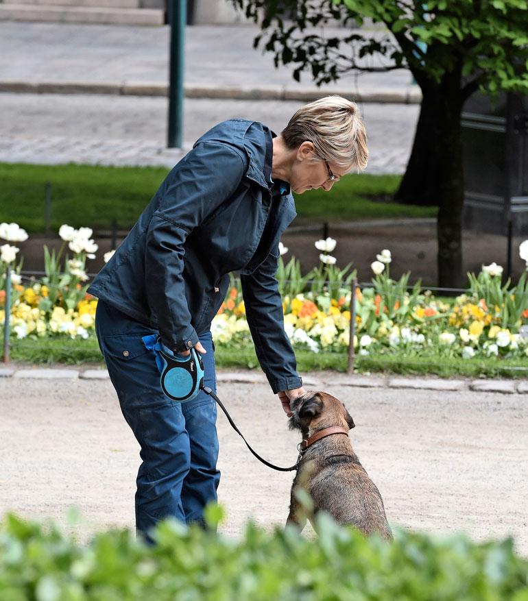 Koiran kiintymys ex-ministeriin selittyi koirankarkeilla, joita Tanja antoi koiralle toistakymmentä.