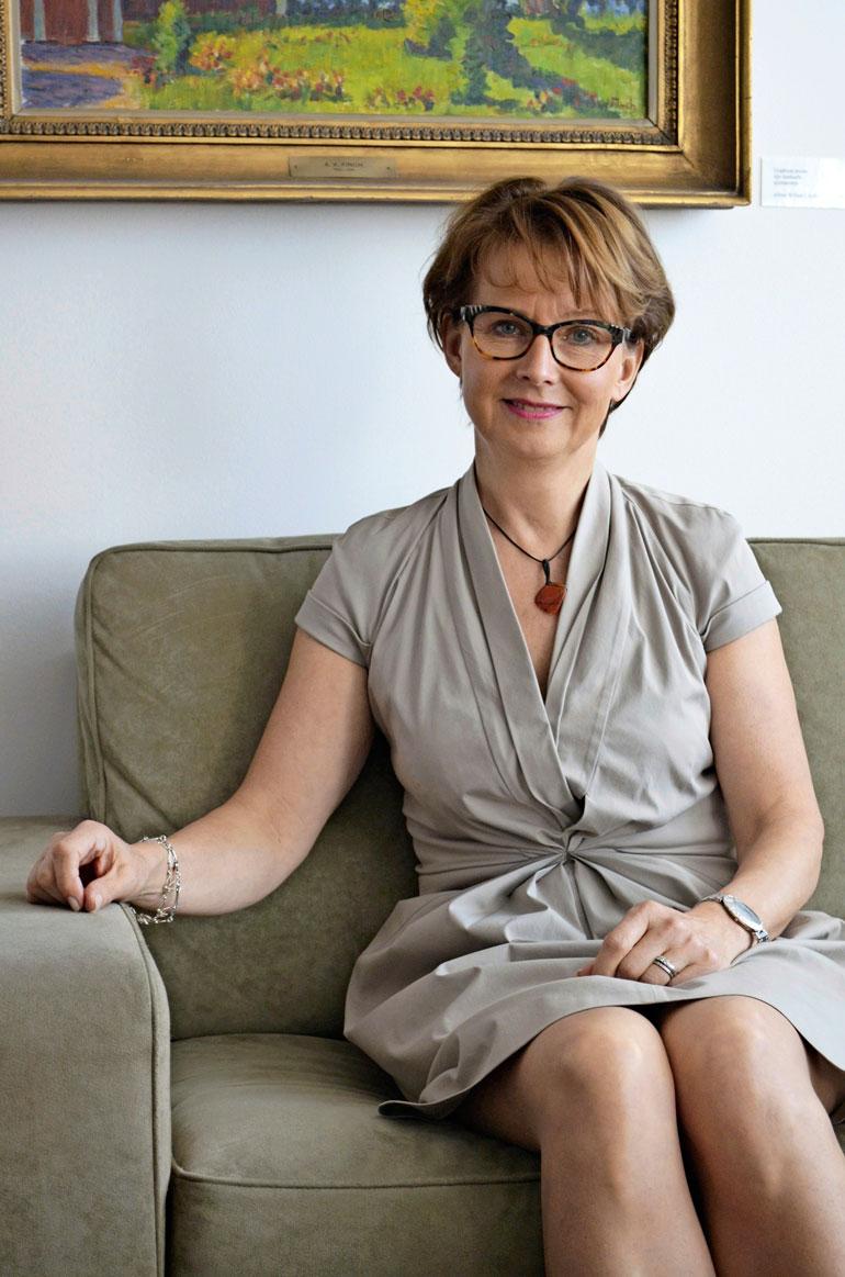 Apulaisvaltakunnansyyttäjä Raija Toiviainen on toiminut valtakunnansyyttäjänä määräaikaisesti sen jälkeen, kun hänen edeltäjänsä Matti Nissinen sai potkut virkarikoksen takia.