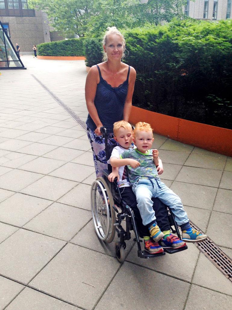 Kathrine kiittää sukulaisiaan ja ystäviään, jotka auttoivat saamaan matka- ja hoitorahat kasaan Yhdysvaltoihin.