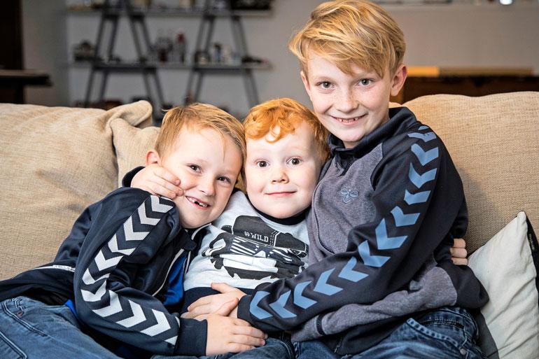 Kathrinen ja Michaelin kolme poikaa elävät vihdoin normaalia arkea, kun Noah (vas.)päihitti syövän.