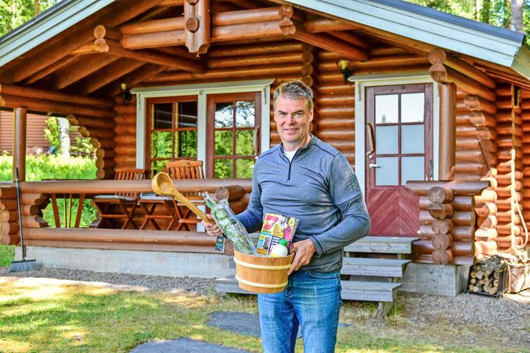 Raipen mökillä sauna lämpiää päivittäin.