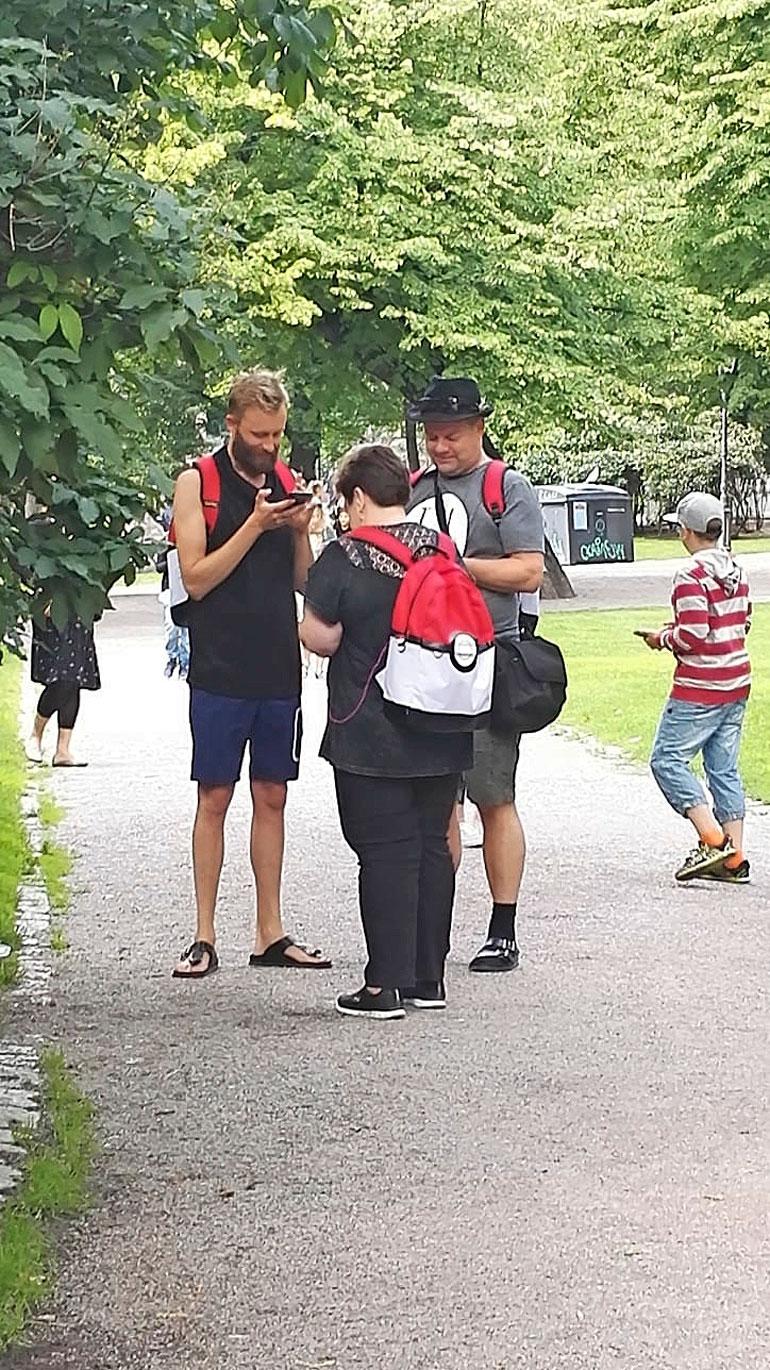 Muut pelaajat utelivat, millä tasolla eli levelillä Jari ja Siim ovat ja mitkä ovat heidän treenaajakoodinsa.