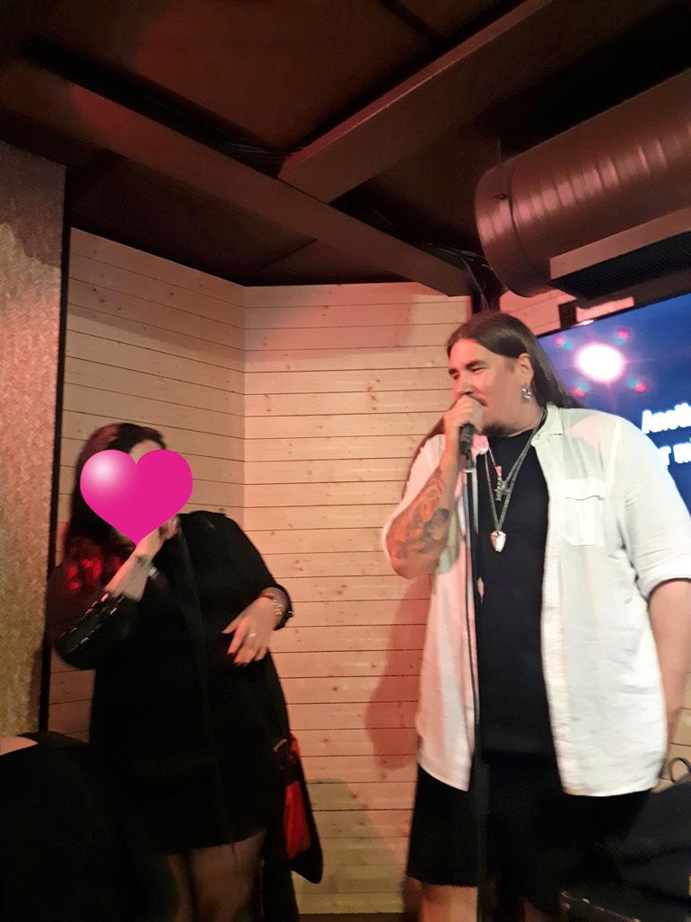 Antti Railio lauloi uuden rakkaansa kanssa.