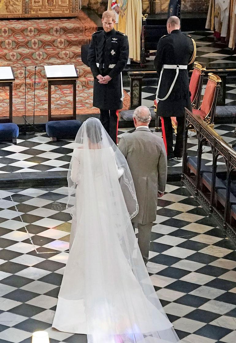 Kun Meghanin oma isä ei päässyt saattamaan alttarille, prinssi Charles paikkasi tilanteen.
