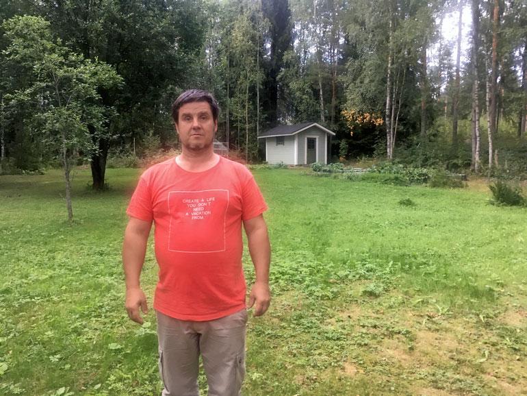 Kenneth Väyrynen liittyy Jari Aarnioon ainoastaan siten, että hän asuu naapurissa. Häntä ei ole epäilty mistään rikoksesta.
