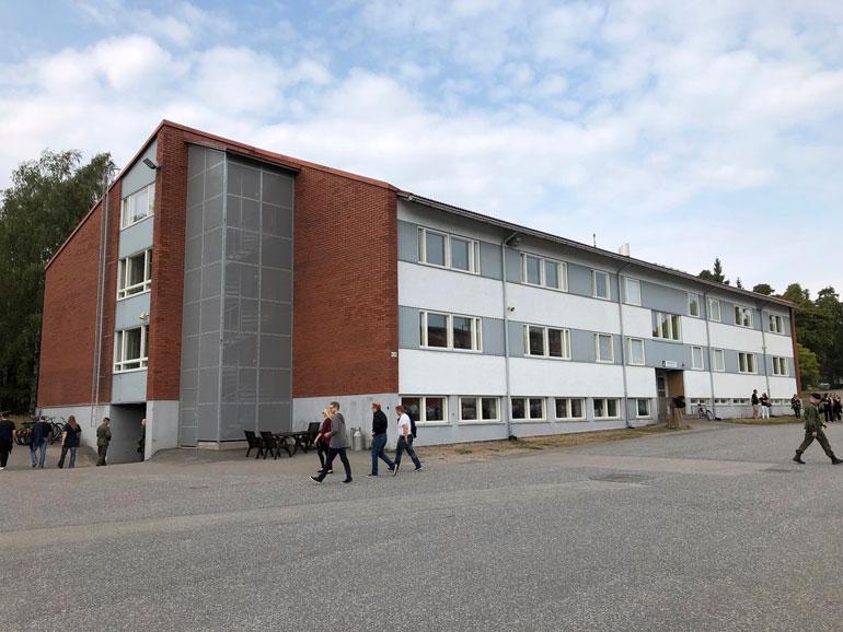 Upinniemen varuskunnassa toimii nykyään Rannikkoprikaati.